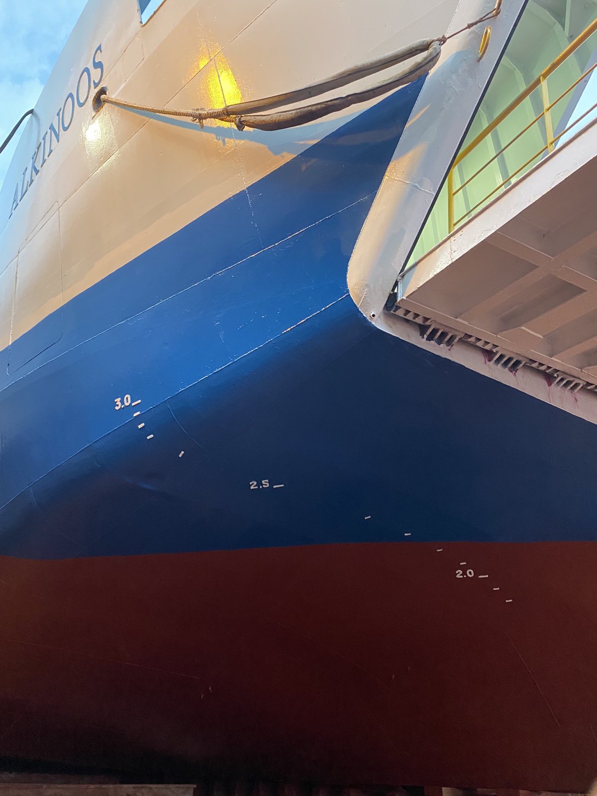 R/o - R/o / Passenger liner ship external hull treatmen