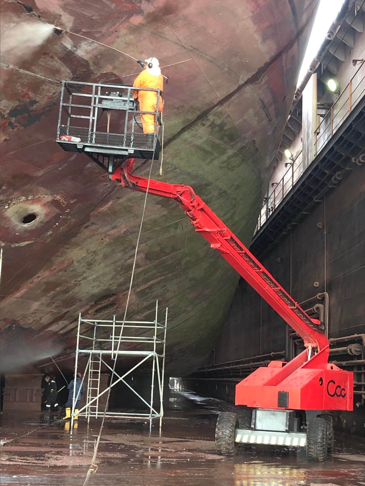 Tanker vessel external hull treatment